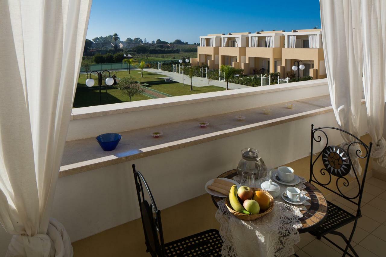Residence Mar Mediterraneo Куарту-Сант'Елена Екстер'єр фото